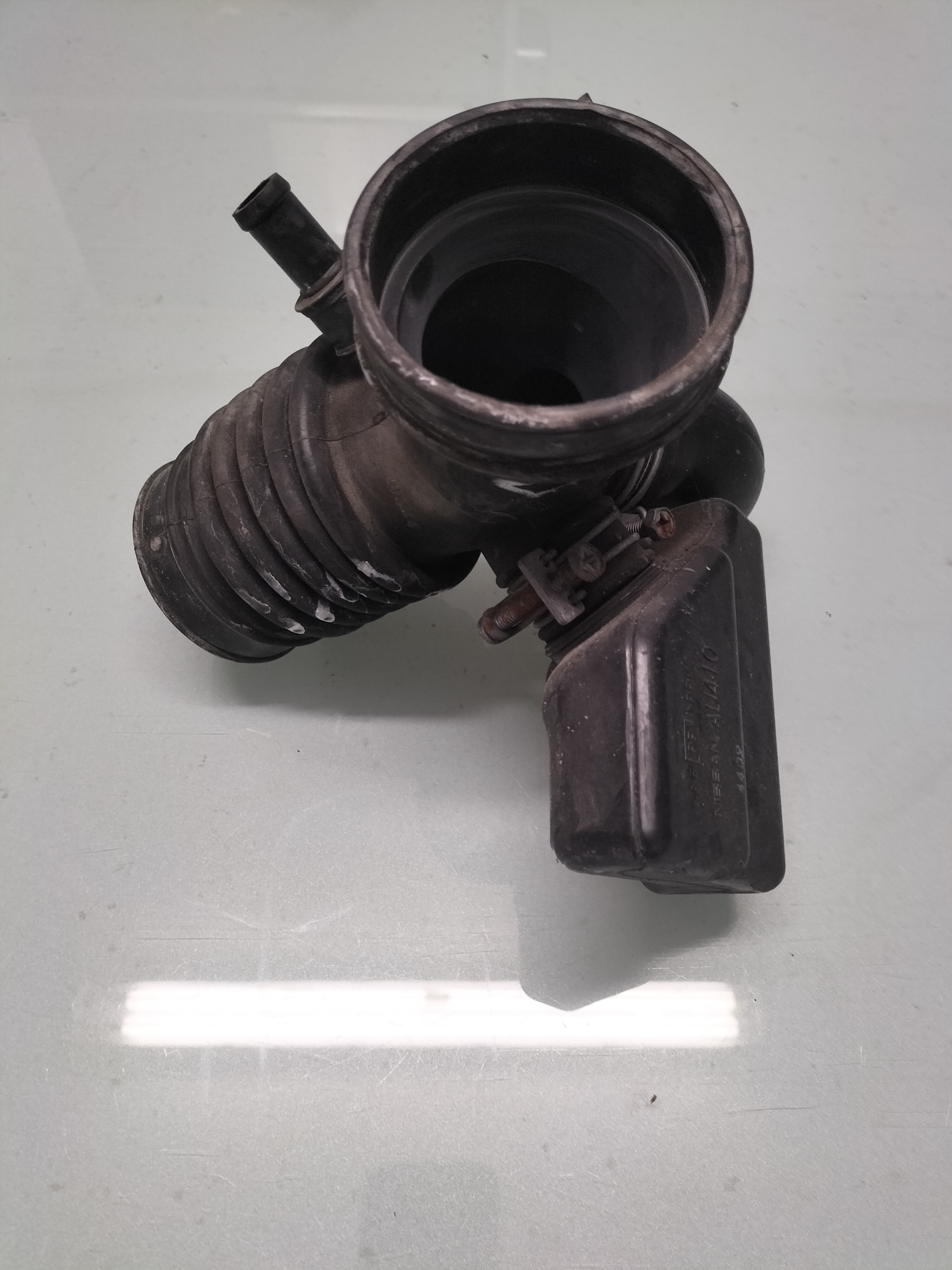 Air duct QR20DE Nissan Primera P12 16576-AU415 Used part.