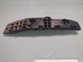 Montagesteun achterbumper links Nissan Micra K14 85221-5FA0A Gebruikt.