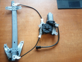 Raammechanisme met motor linksachter Nissan Primera P11/ WP11 82701-9F500 Gebruikt.