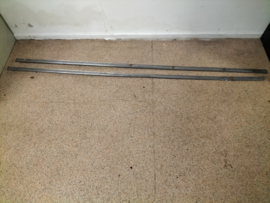 Dorpellijstenset Datsun Cherry E10 76482-M0200 Gebruikt.