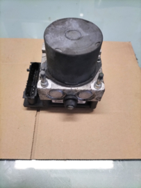 ABS-pomp Nissan Primera P12 47660-AV726 (0 265 800 334) Gebruikt.
