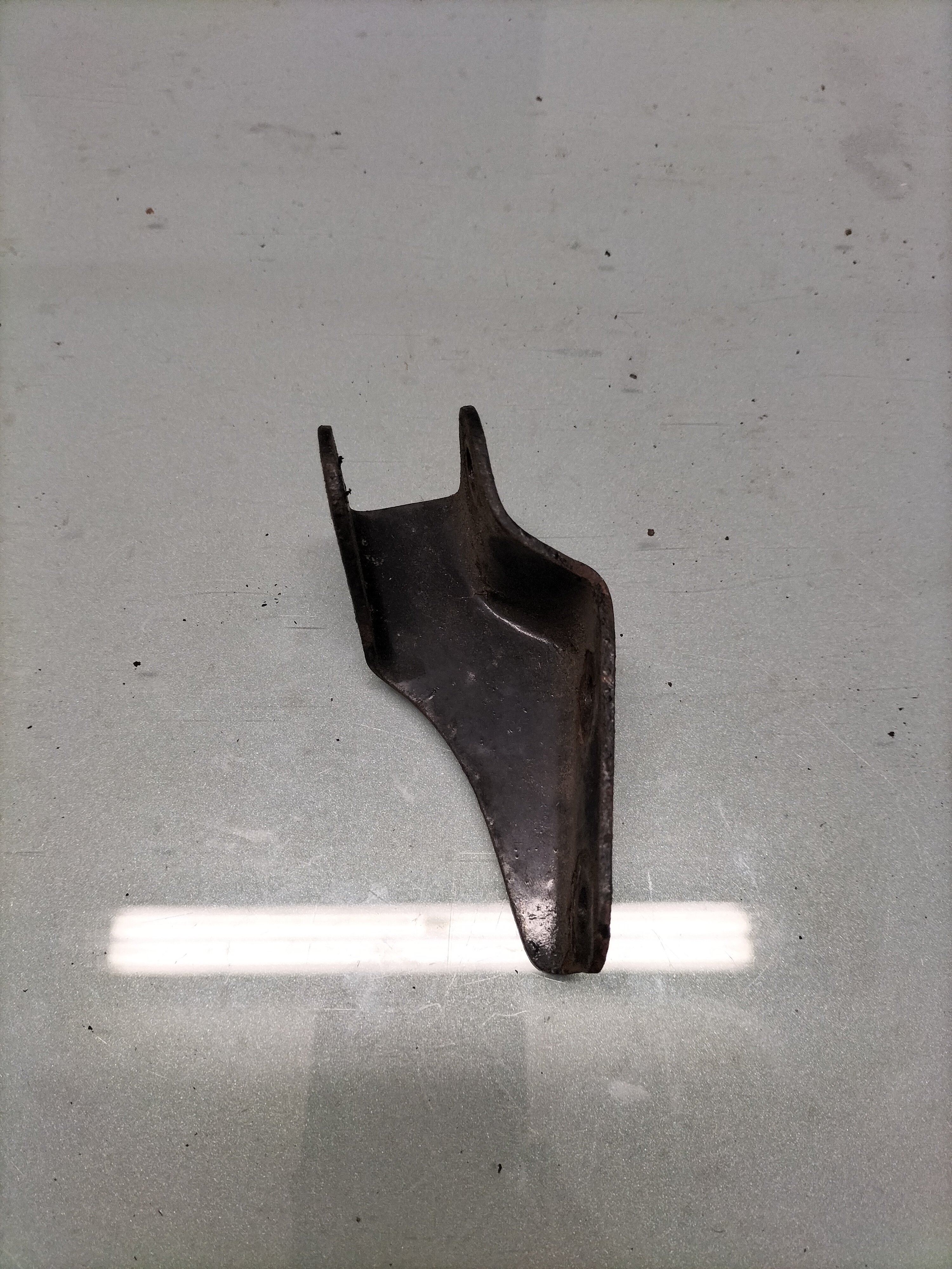 Montageplaat motorsteun Datsun cherry E10 11424-M0200 Gebruikt