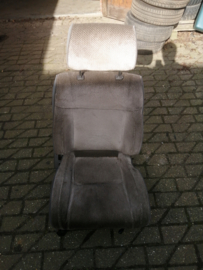 Seat front, right-hand Nissan Bluebird T72 87000-Q9206 Used part.