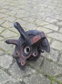 Spindle-knuckle, left-hand Nissan Bluebird T72 40015-D4000 Used part.