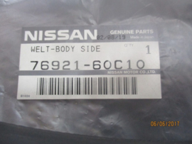 Deurrubber rechtsvoor Nissan Sunny N14 76921-60C10 Origineel
