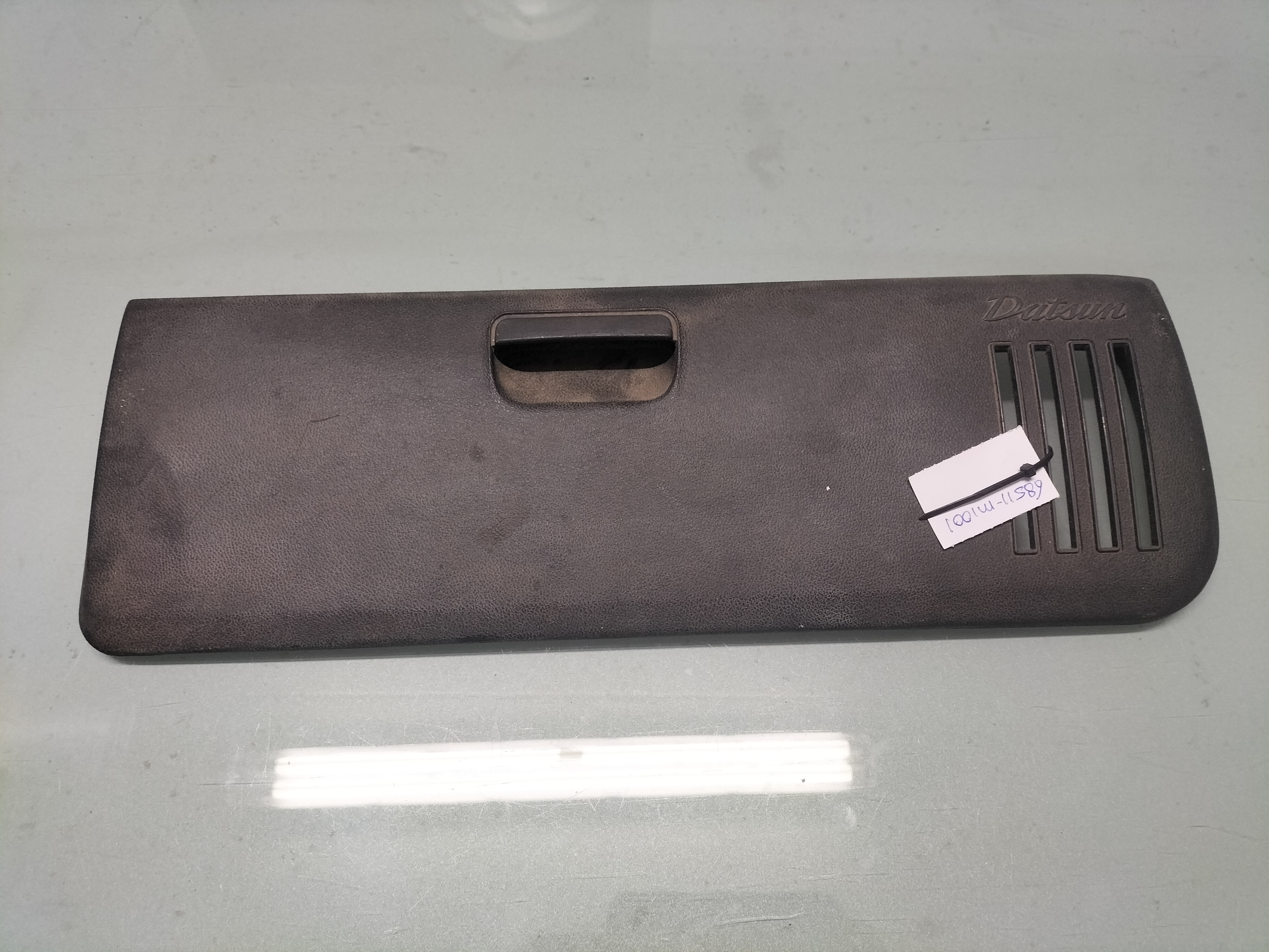 Assy-lid glove Datsun Cherry E10 68511-M1001 Used part.
