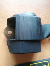 Veiligheidsgordelspanner achterbank rechts Nissan Micra K11 88844-6F820 Gebruikt.