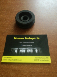 Montagerubber radiateur Nissan 21506-50J00 (21506-50Y00) B13/ N14/ N15/ W10/ Y10 Gebruikt.