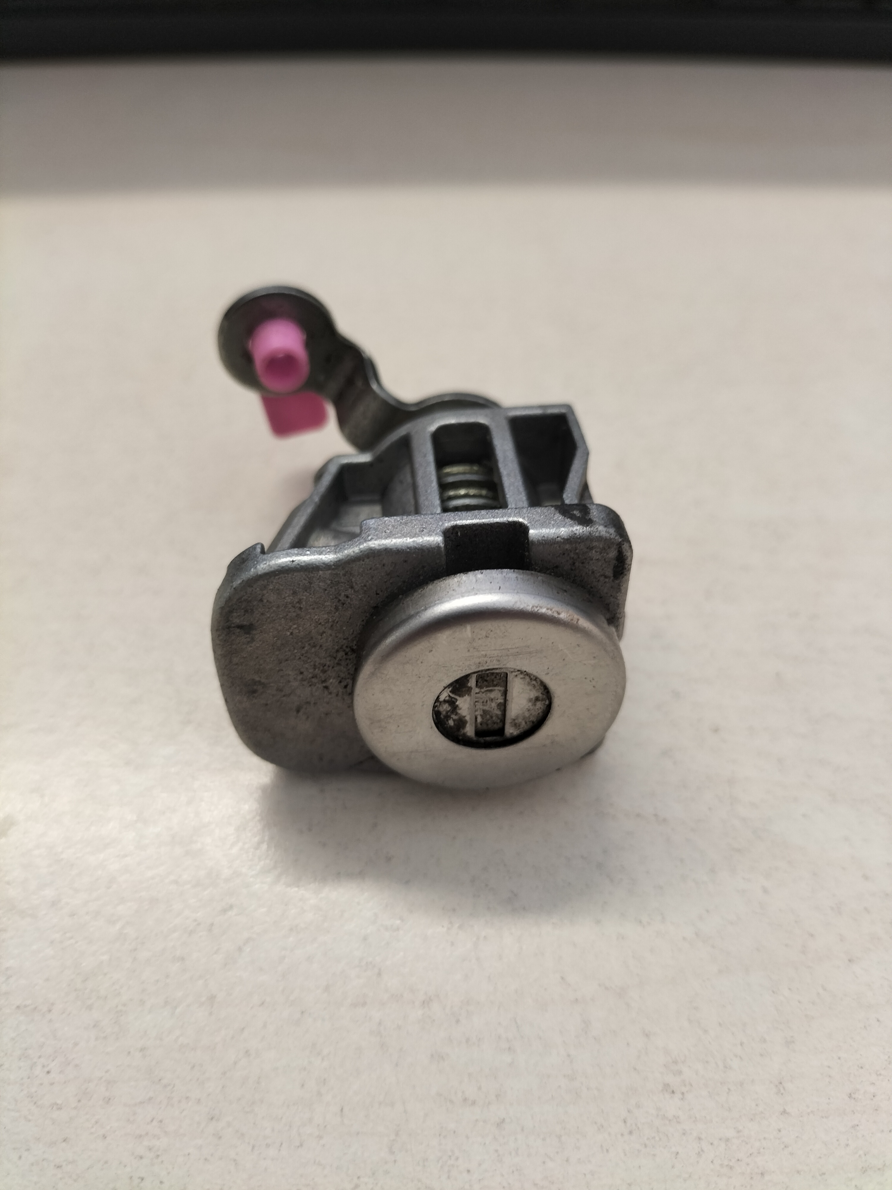 Cilinderslot bestuurdersportier Nissan Micra K14 H0601-5FA0A (VNVK1400159806293) Gebruikt.