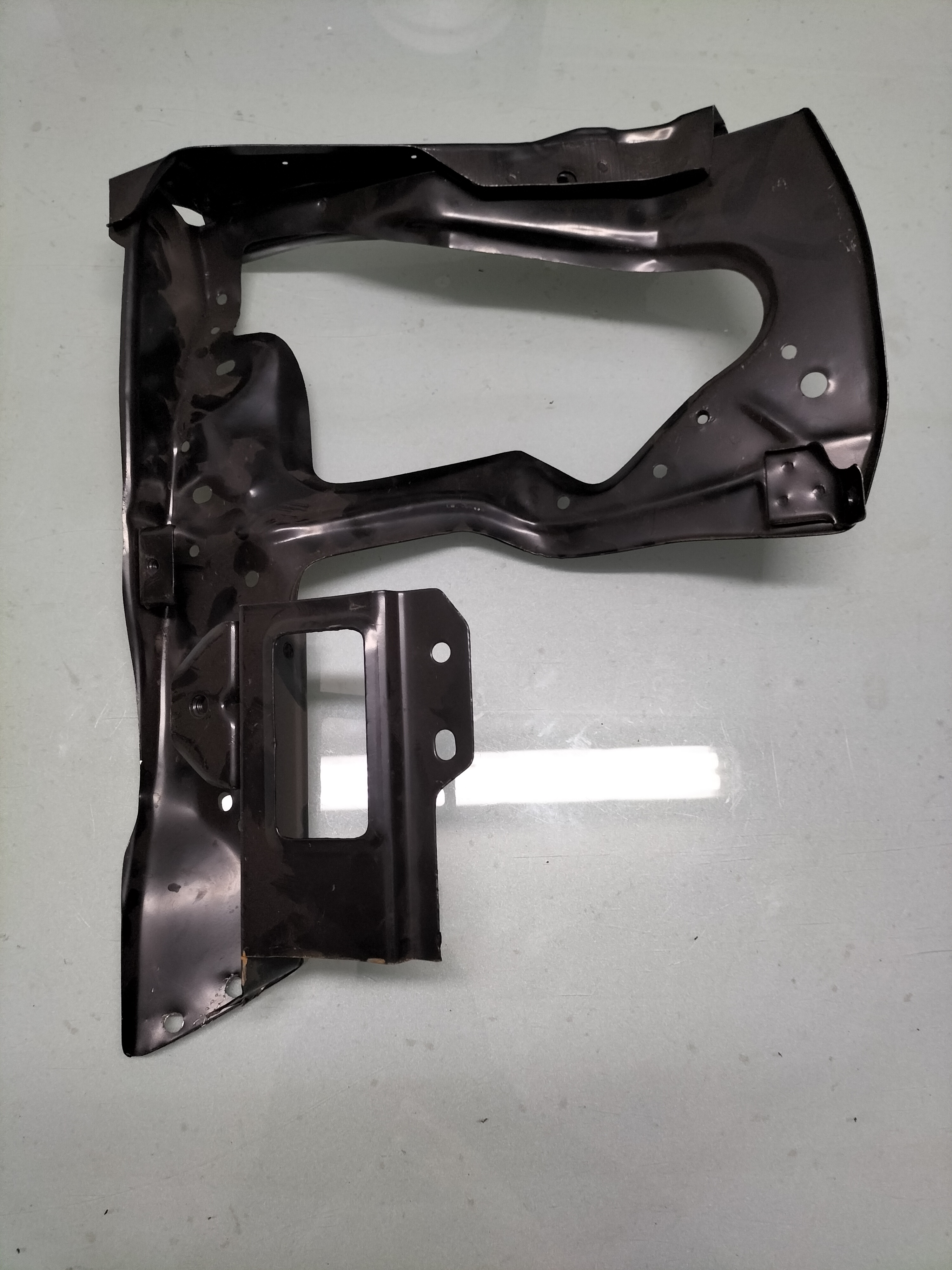 Support radiator core Nissan 62621-5F310 Used part
