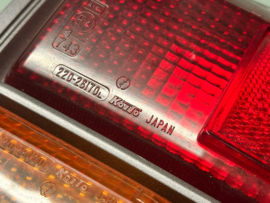 Achterlicht links Datsun Cherry E10 sedan 26559-M0912 Origineel.