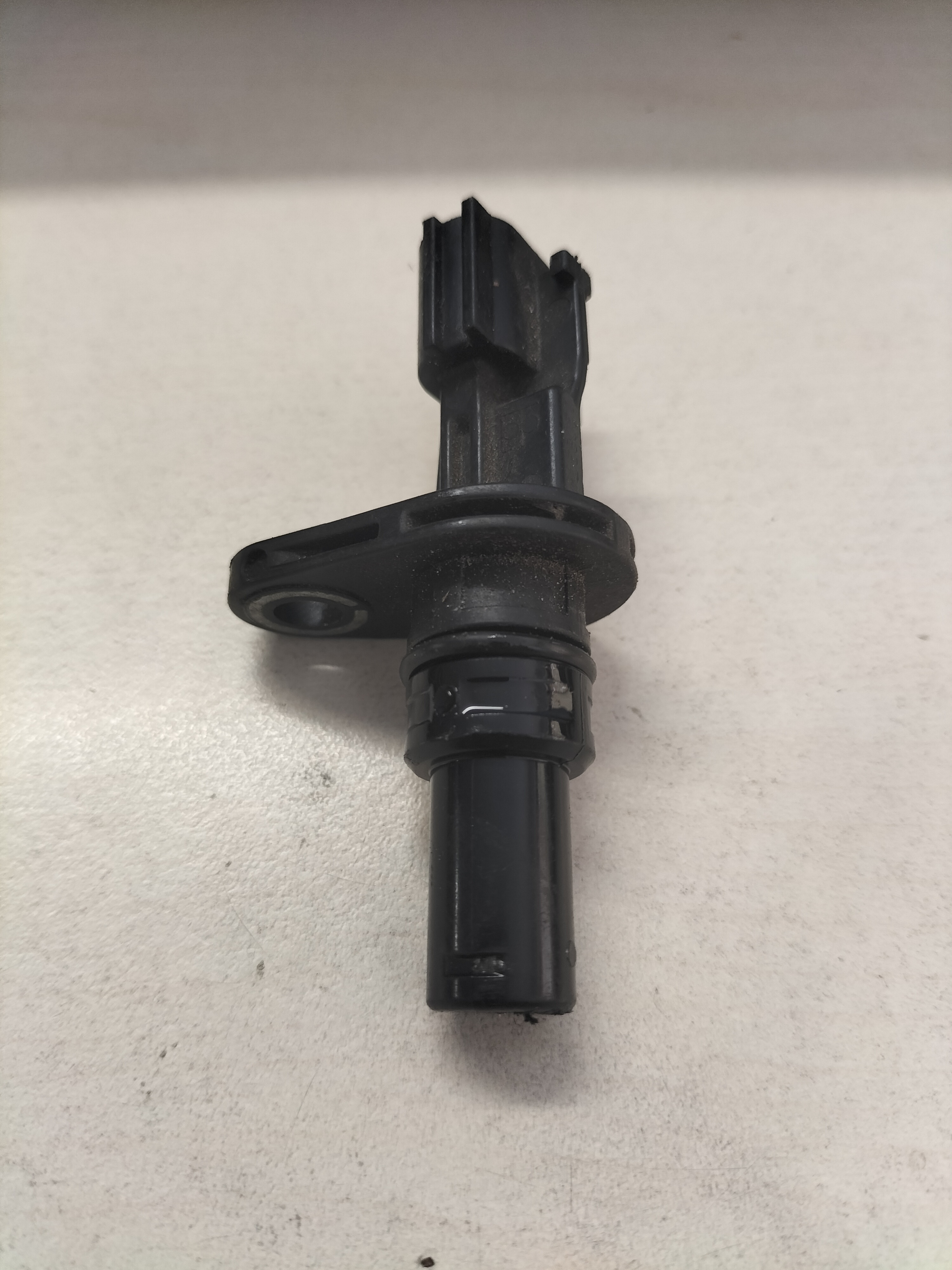 Sensor assy-revolution Nissan 31935-1XF01 C13/ CK12/ E11/ F15/ J10/ JJ10/ K12/ K13/ T31/ T32/ Z51 Used part.