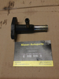 Aansluitflens koelwaterslang motoroliekoeler YD22DDT/ YD22DTI/ YD22ETI Nissan 14075-AD200 N16/ T30/ V10 Gebruikt.