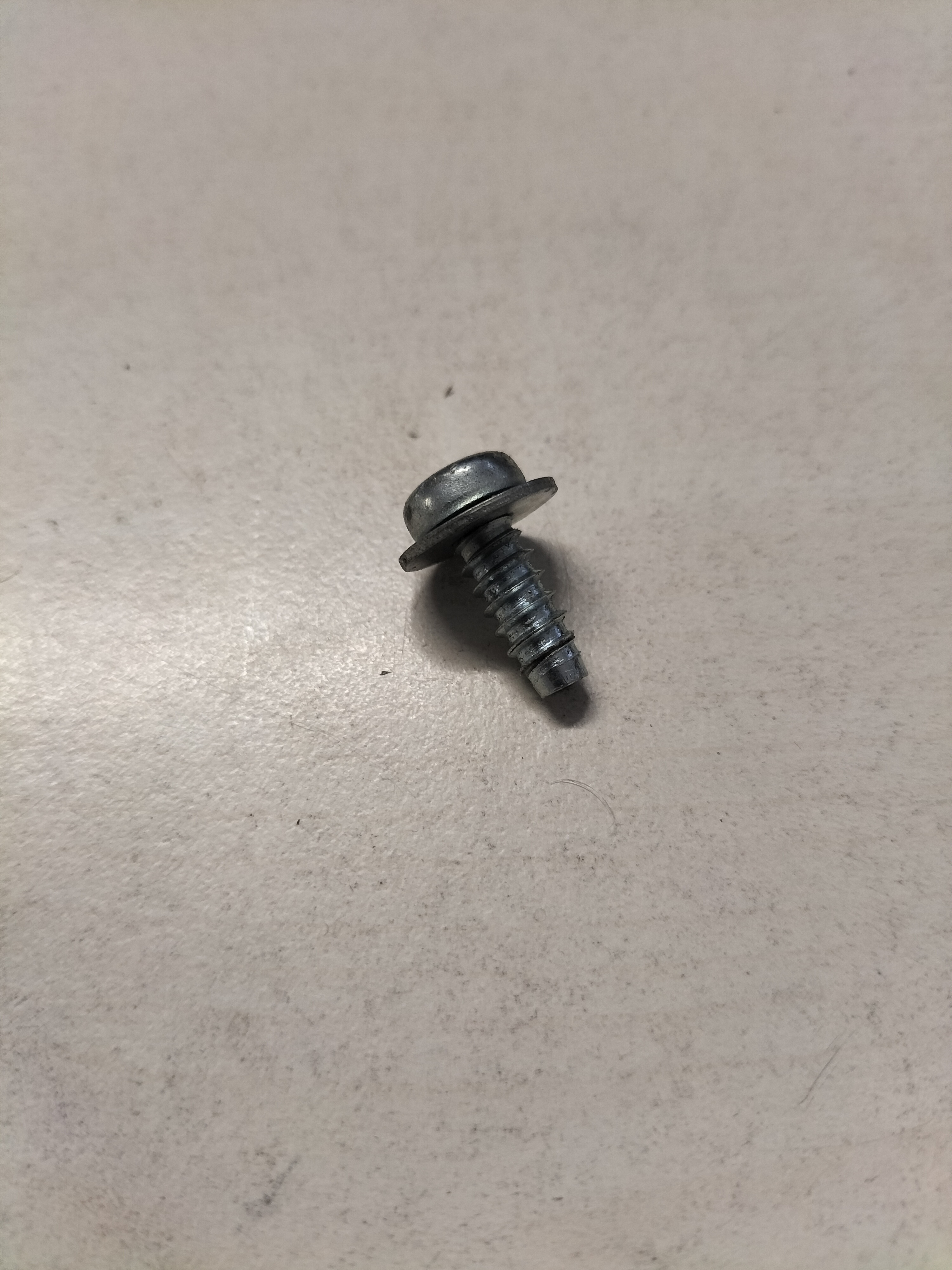 Kruiskopschroef Nissan M5,75 X 15 08513-61623 Gebruikt.
