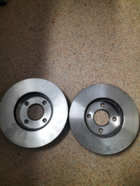 Remschijvenset vooras Nissan D0206-1HA0A-VA E12/ K13 Origineel