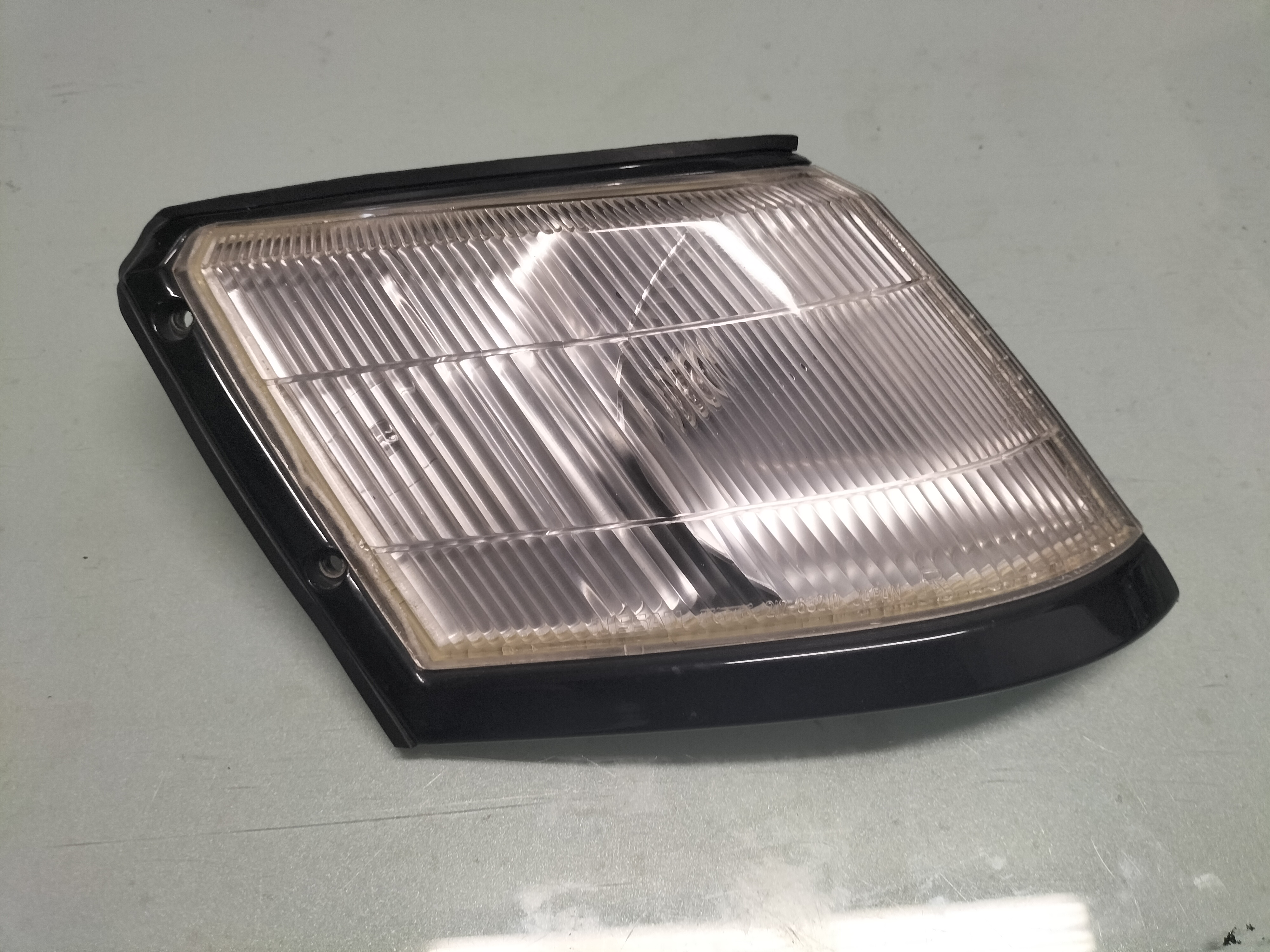 Knipperlicht rechts Nissan Sunny B12 Coupe B6170-65A00 Gebruikt.