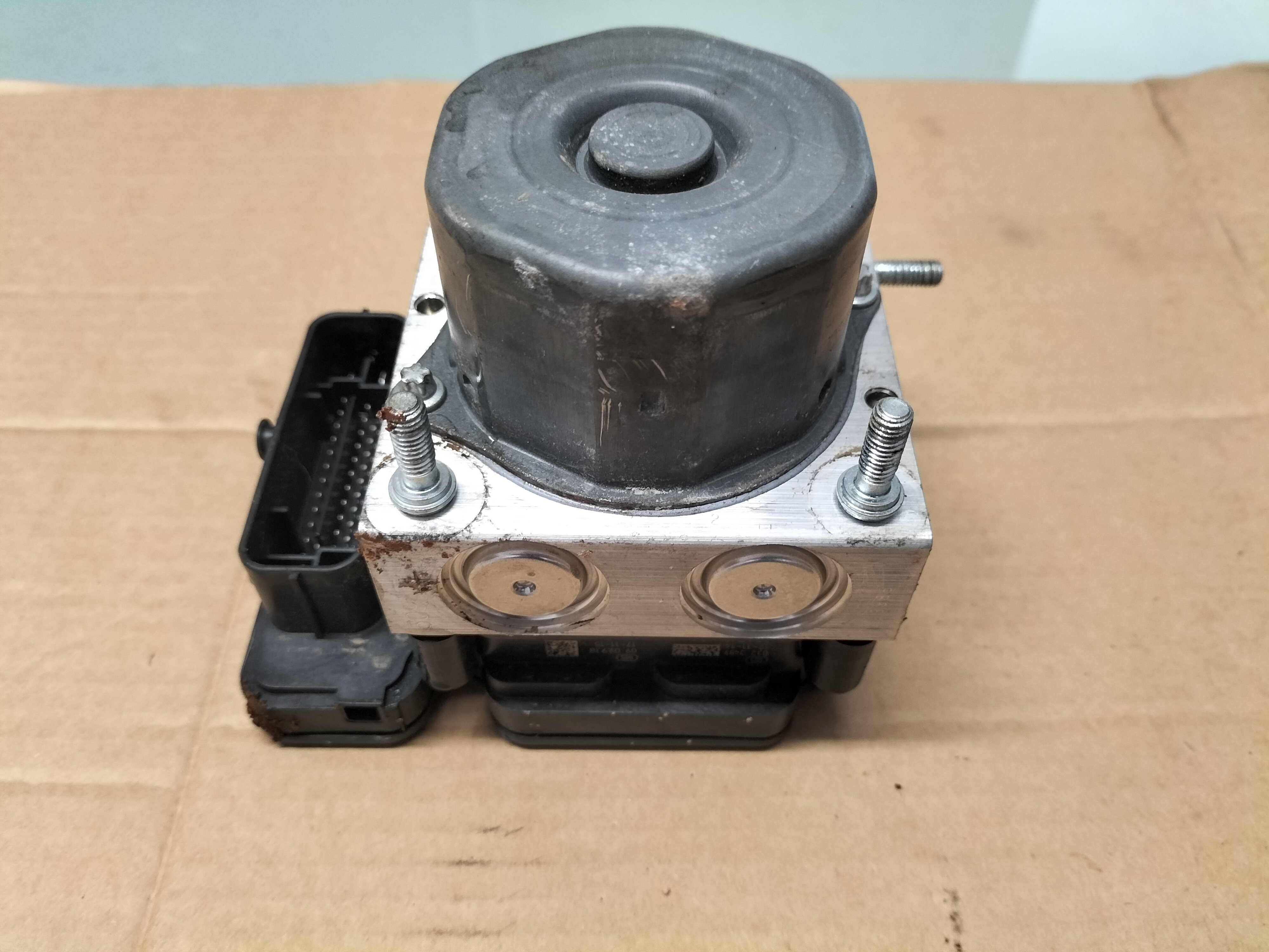 Actuator & ECU assy-antiskid Nissan Micra K14 47660-5FP0B (47660-5FA0A) (VNVK1400159806293) Used part.