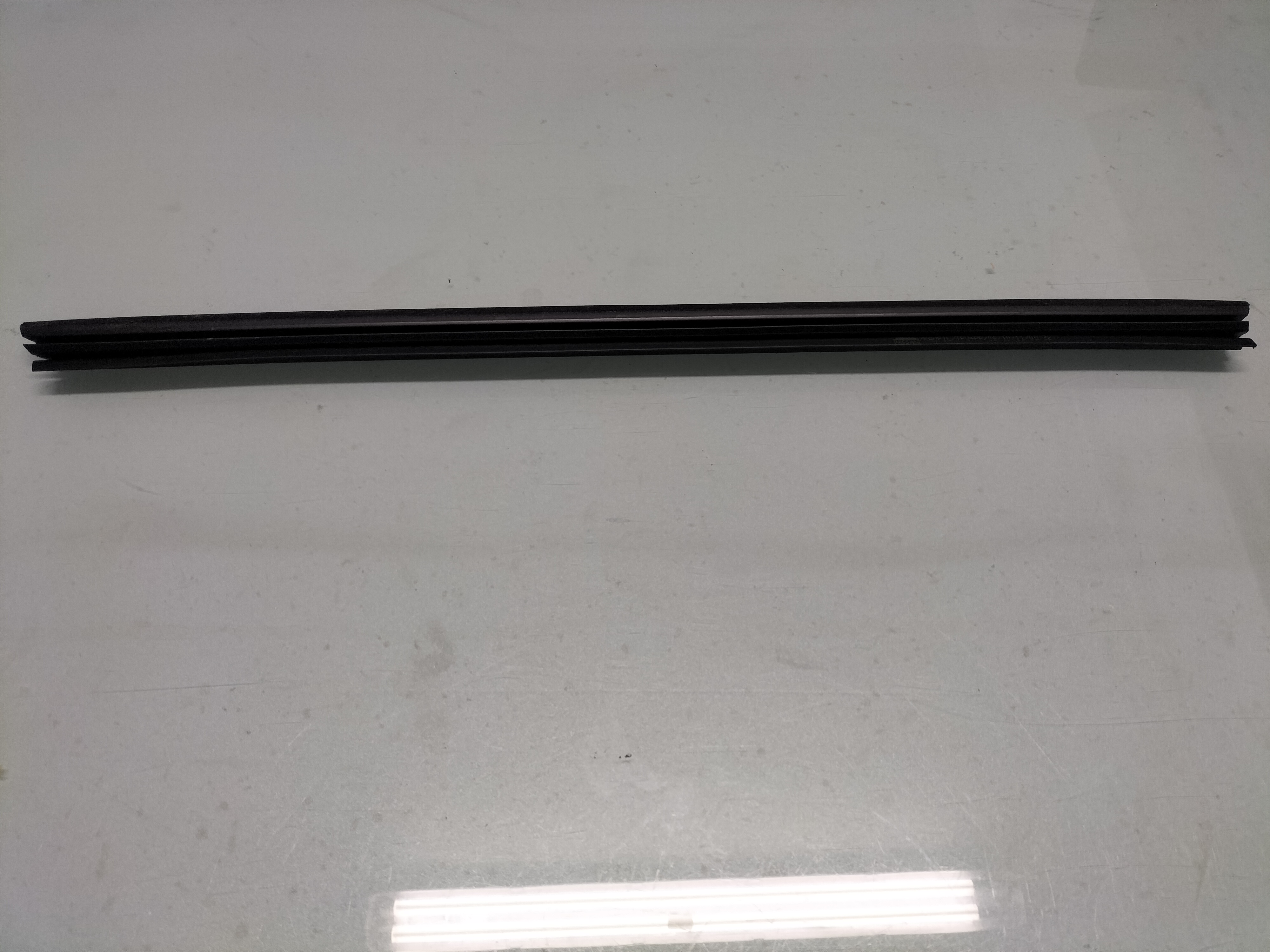 Afstrijkrubber/raamgeleiding linksachter Nissan Qashqai J10 82835-JD000 Gebruikt.