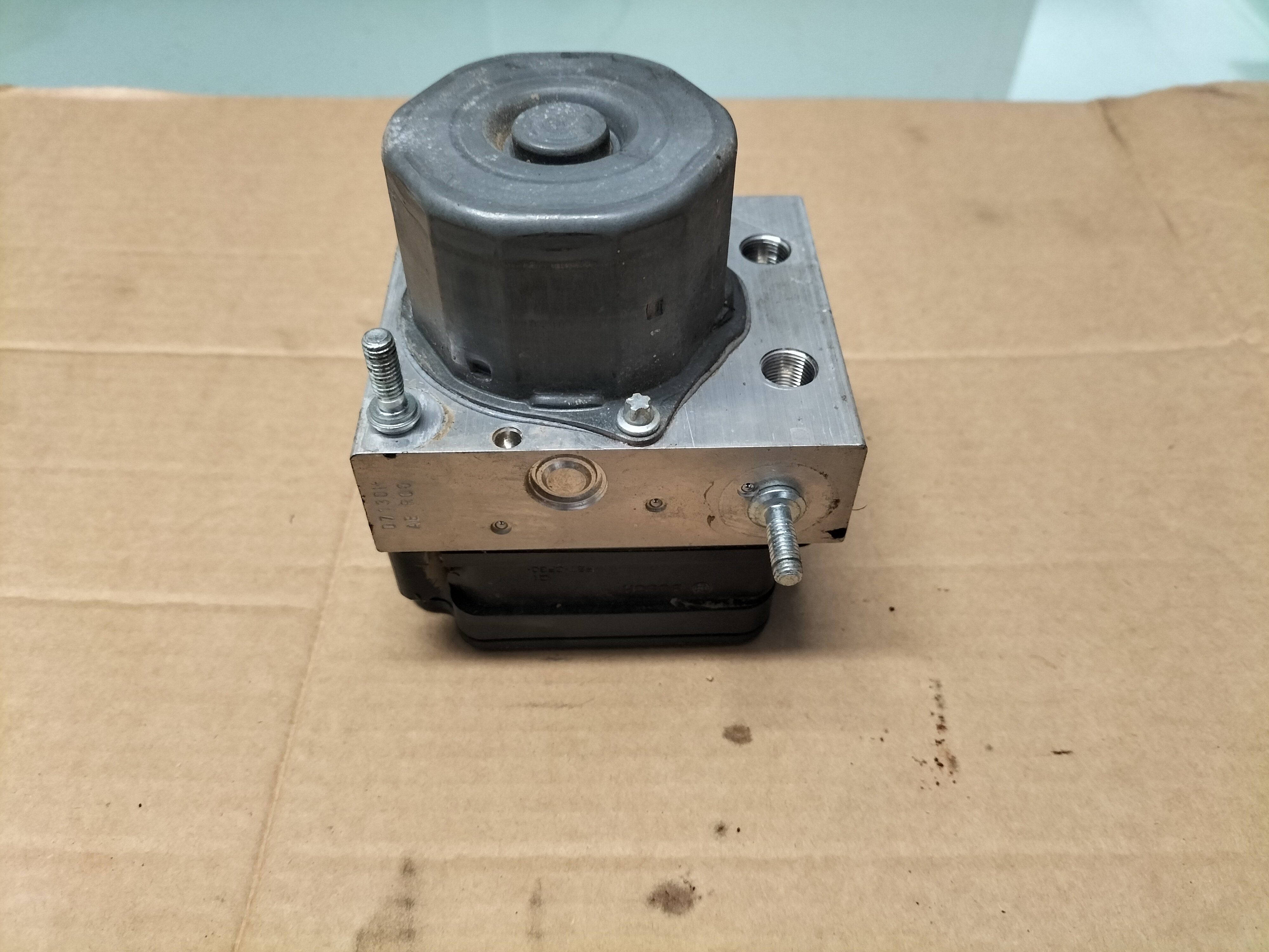 Actuator & ECU assy-antiskid Nissan Micra K14 47660-5FP0B (47660-5FA0A) (VNVK1400159806293) Used part.