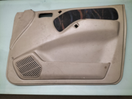 Deurpaneel rechtsvoor Nissan Terrano2 R20 80900-0X802 Gebruikt.
