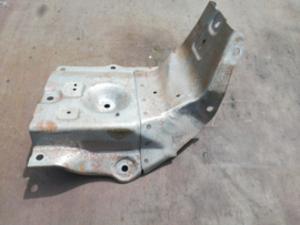 Montagesteun achterbank links Nissan Primera P11 hatchback 74820-8F881 Gebruikt.