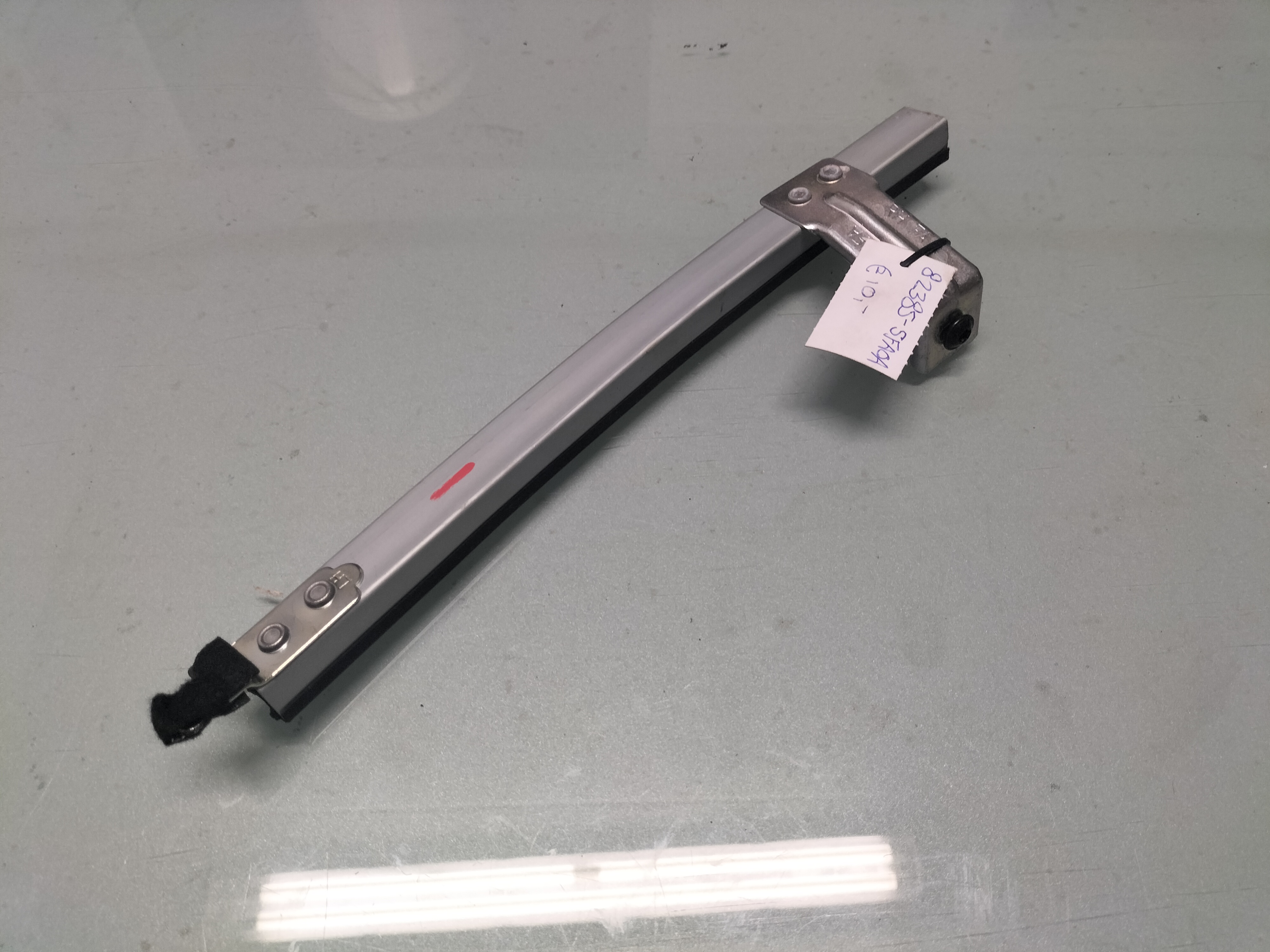 Portierraamgeleider rechtsachter Nissan Micra K14 82385-5FA0A Gebruikt