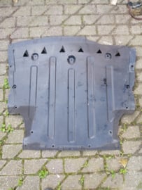 Afdekplaat onderzijde motor midden Nissan Qashqai J10 75892-HV80A Schade.