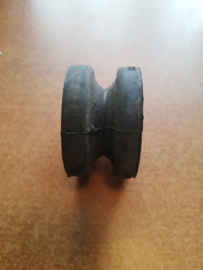 Chassisrubber Nissan Terrano2 R20 95533-0F000 Gebruikt.