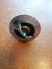Thermostaat Nissan 21200-05D11 C23/ E24/ R20 Origineel.