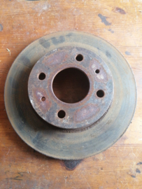 Remschijf vooras 240mm Nissan 40206-60Y01 B13/ N14/ Y10 Gebruikt.