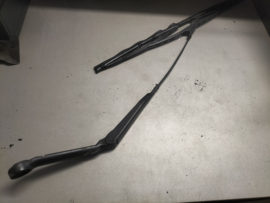 Arm windshield wiper right-hand Nissan Primera P11/ WP11 28886-2F900 Little damage.
