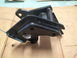 Bracket-engine mounting, rear 11332-AU420 Used part.