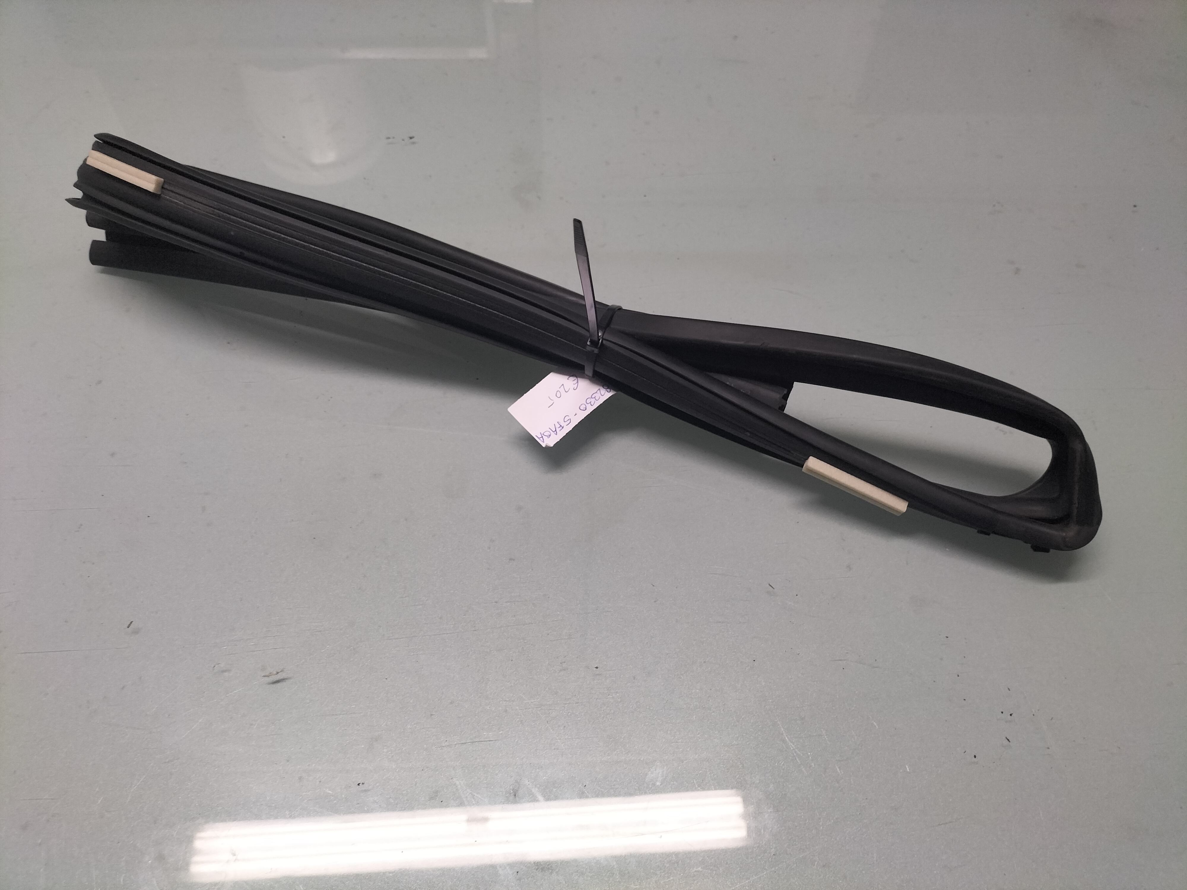 Raamgeleiderrubber Nissan Micra K14 82330-5FA0A Gebruikt