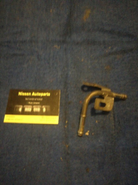 Aanvoerleiding koelwater motoroliekoeler YD22DDT Nissan 21021-AD200 Gebruikt.