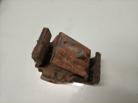 Motorsteun linksvoor TD27 Nissan Terrano2 R20 11220-0F001 Gebruikt.