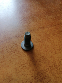 Montagebout hoekstuk achterbumper Nissan Navara NP300 D23 82996-4KJ0C Gebruikt.