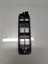 Raambedieningspaneel bestuurderszijde Nissan Primera P12 80960-BA100 (80960-BA000) Gebruikt.