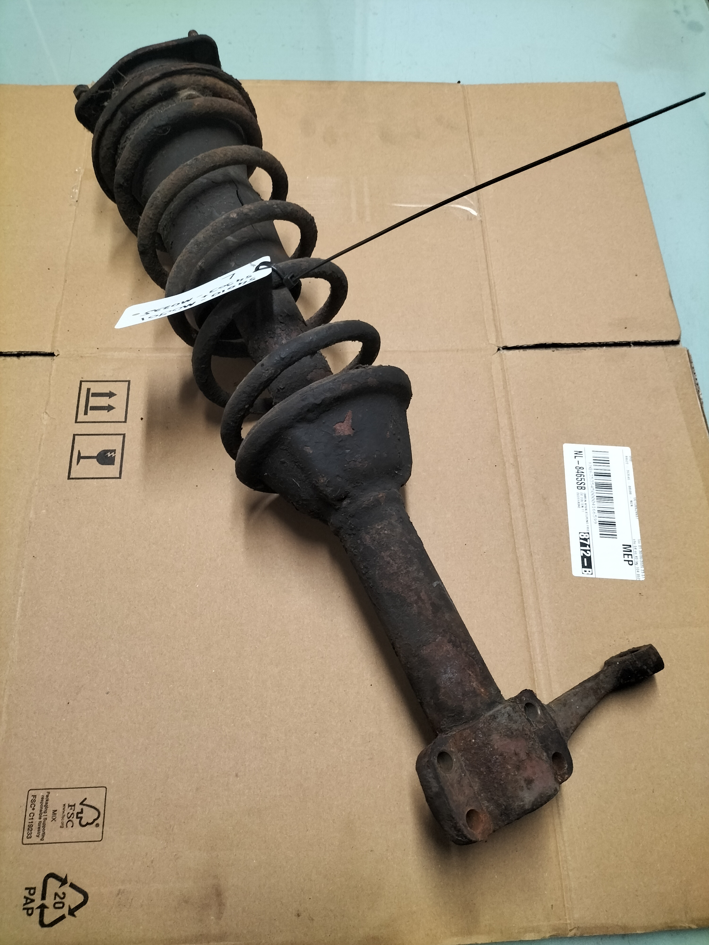 Veerpoot Linksvoor Datsun cherry E10 54010-M0801 + 54303-M0225 Gebruikt