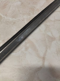 Portierraamgeleider rechtsvoor Datsun Cherry E10 80820-M0302 Gebruikt.