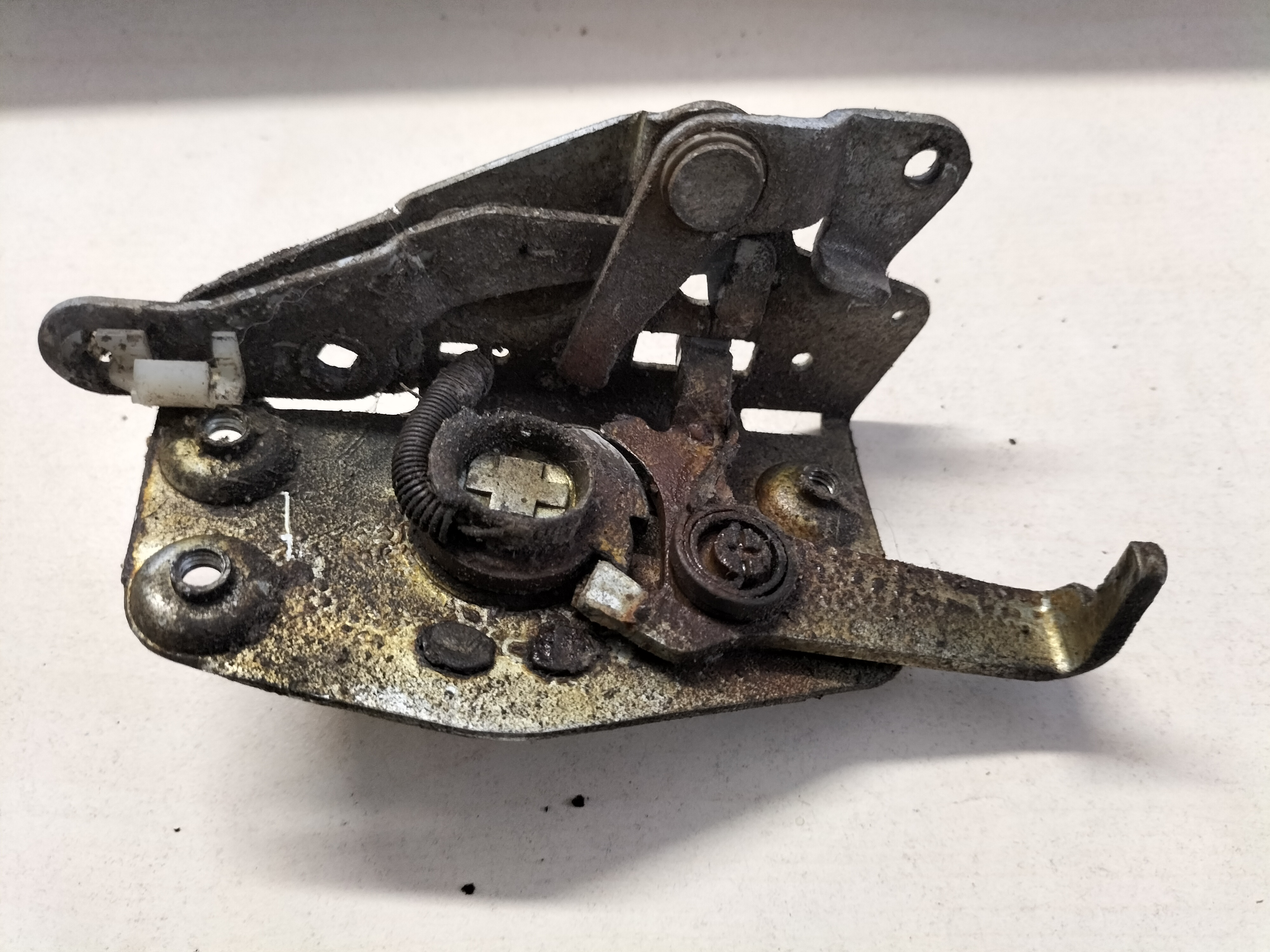 Assy-lock, front door left-hand Datsun Cherry E10 80503-M0201 Used part.