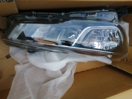 Headlamp assy-right-hand Nissan Micra K14 26010-5FA4A (Koito 100-18728) Original.