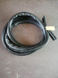 Deurrubber linksachter Nissan Primera P11 76924-9F005 Gebruikt.