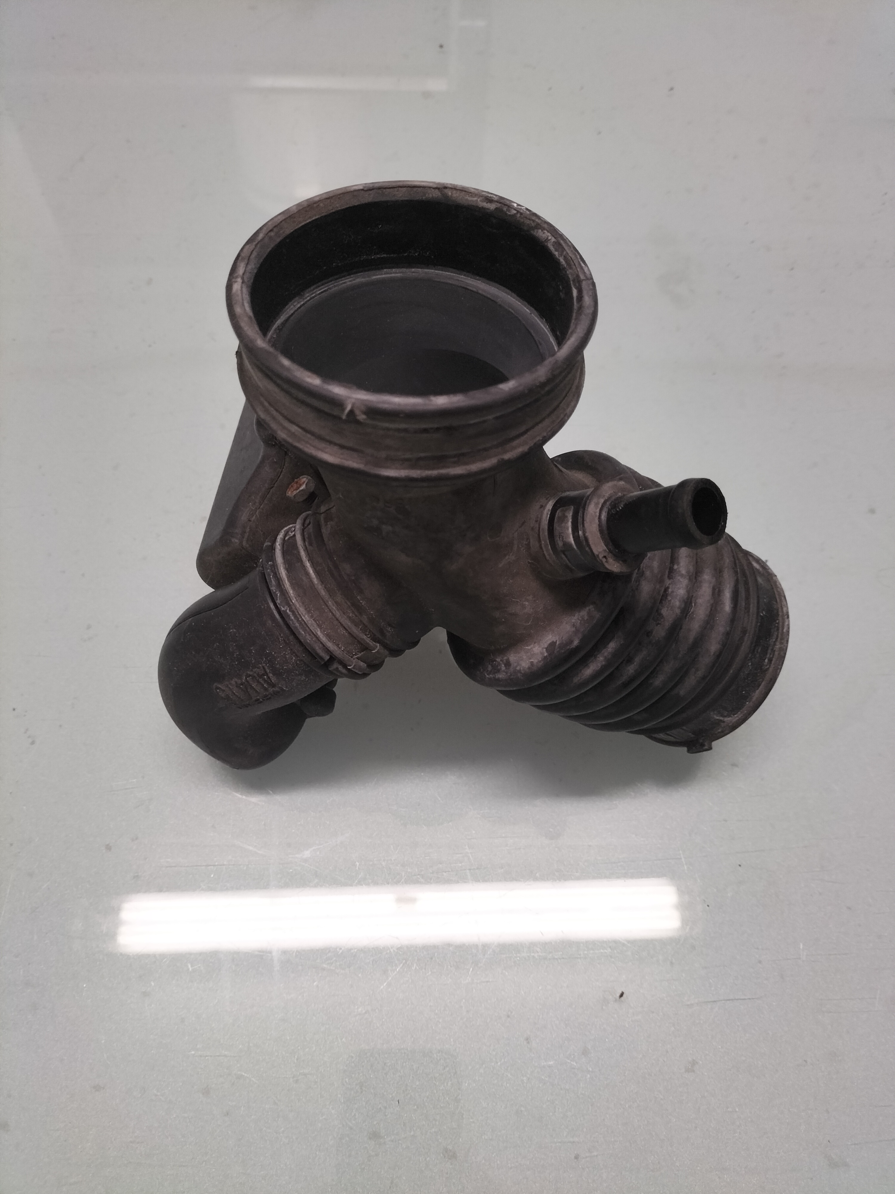Air duct QR20DE Nissan Primera P12 16576-AU415 Used part.