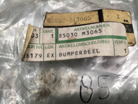 Bumperhoekstuk rechtsachter Datsun Cherry F10 85030-M3065 Origineel.