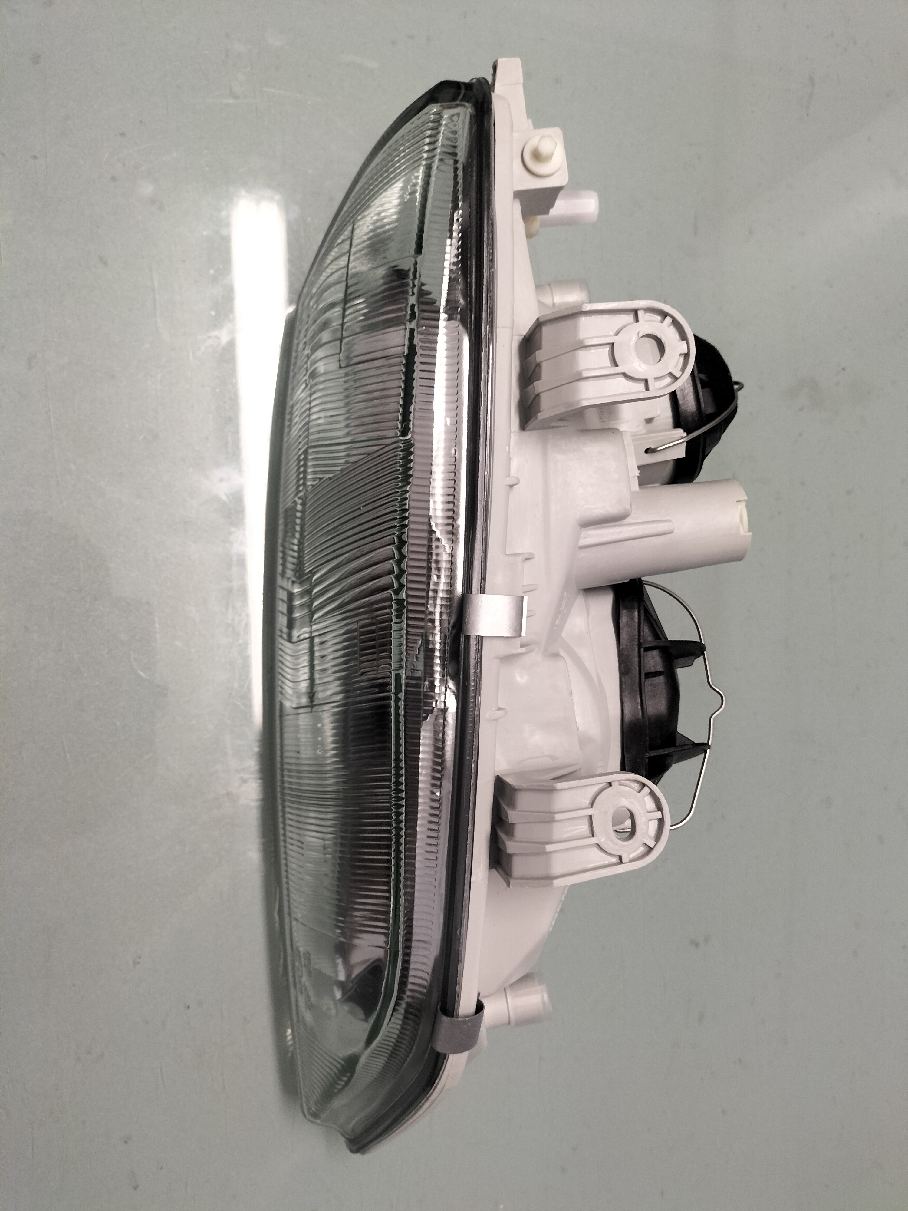 Headlamp assy-right hand Nissan Primera P11 26010-2F925 Nieuw.