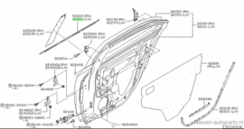Sierlijst buitenzijde achterportier links Nissan Primera P12 82821-AV700 Gebruikt.
