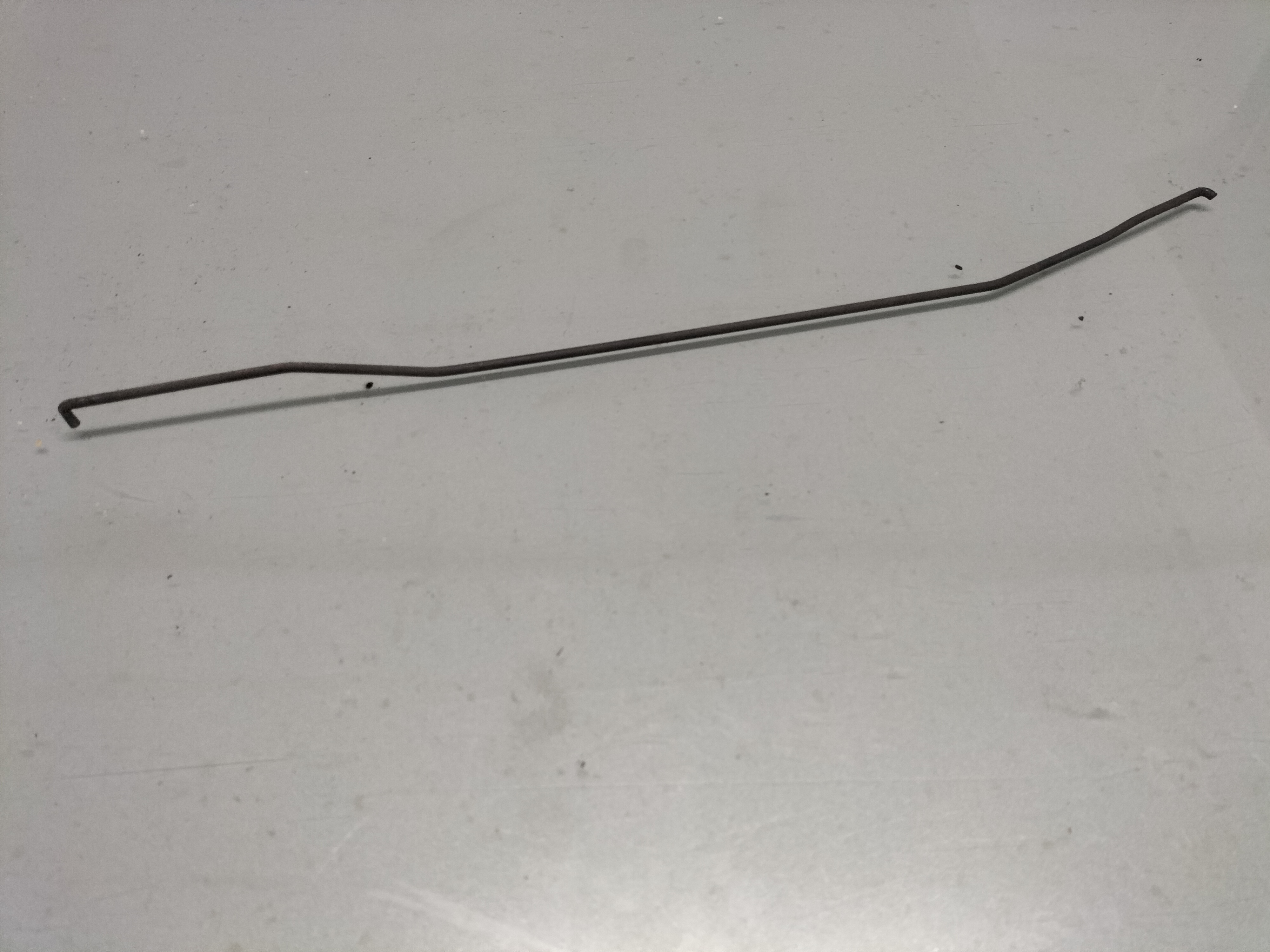 Deurslorbedieningsstang linksachter Datsun Cherry E10 4-deurs sedan 82538-M0300 Gebruikt.