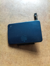 Afdekkap sleepoog voorbumper Nissan Primera P11 622A0-9F500 Z01 Gebruikt.