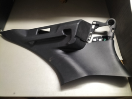 Plastic interieurdeel rechtsachter Nissan Micra K14 84940-5FA5J (849+40-5FA0J) Gebruikt.