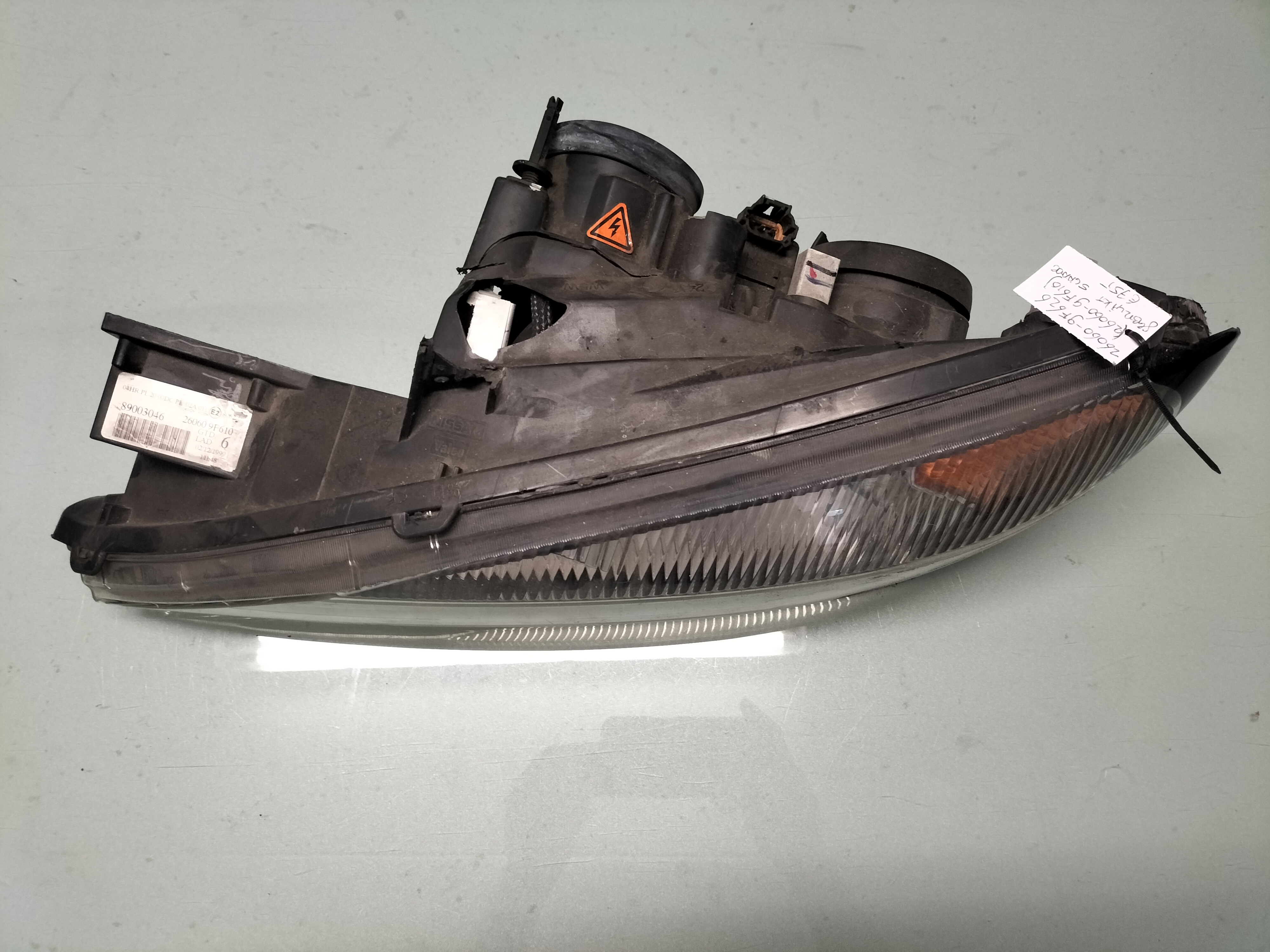 Koplamp links Xenon Nissan Primera P11/WP11 facelift 26060-9F611 (26060-9F610) Gebruikt schade